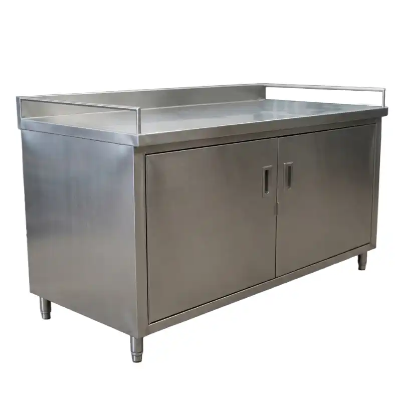 เคาน์เตอร์เตรียมอาหาร สแตนเลส 304 ตู้ทึบบานเปิดคู่ พร้อมราวกันตก ขนาด 70x150x85 ซม.