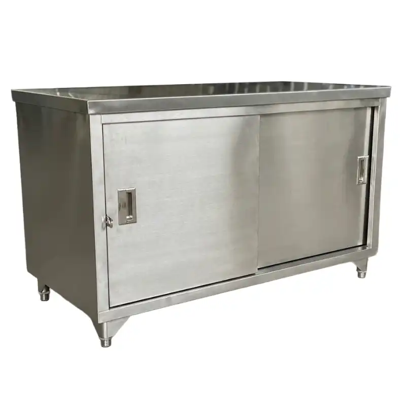 ตู้เคาน์เตอร์สแตนเลส 304 ท็อปเรียบ 2 บานเลื่อนทึบ พร้อมกุญแจล็อกนิรภัย ขาปรับระดับได้ ผลิตจากสแตนเลส Food Grade แท้