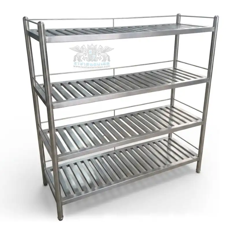 ชั้นวางของสแตนเลส 304 แบบซี่ 4 ชั้น พร้อมราวกันตก ขนาด 55x150x160 ซม. ขาปรับระดับได้